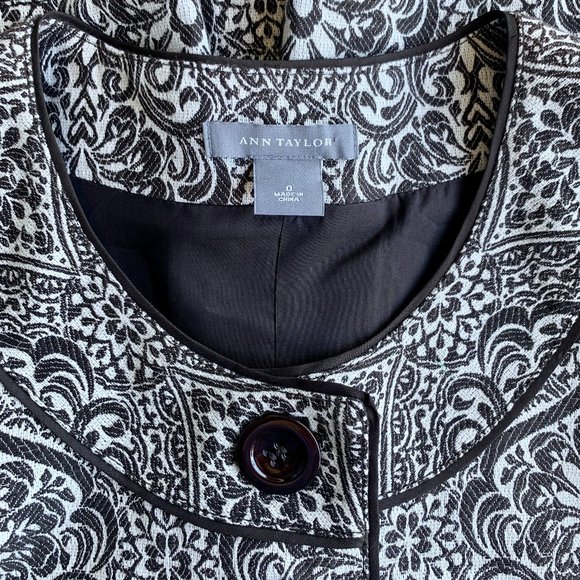 Ann Taylor Cropped Damask White Dark Brown Jacket Size 0 - Picture 9 of 10